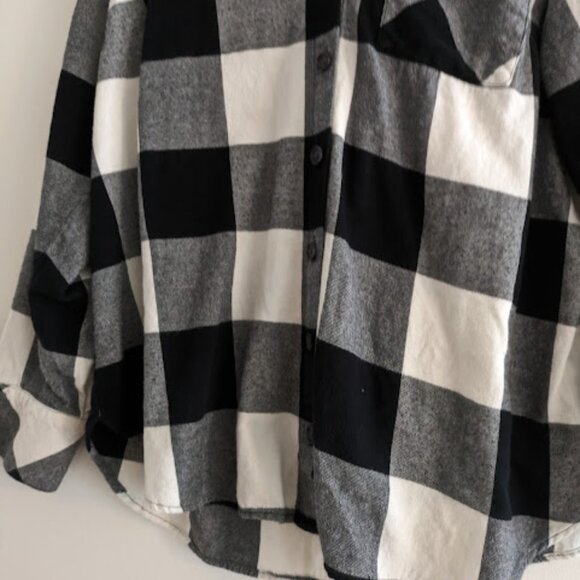 Torrid Cream and Black Plaid Flannel with Hood Size 1/1X - Picture 8 of 10